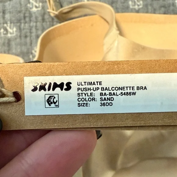 SKIMS ultimate push-up balconette bra 36DD NWT - Picture 2 of 5